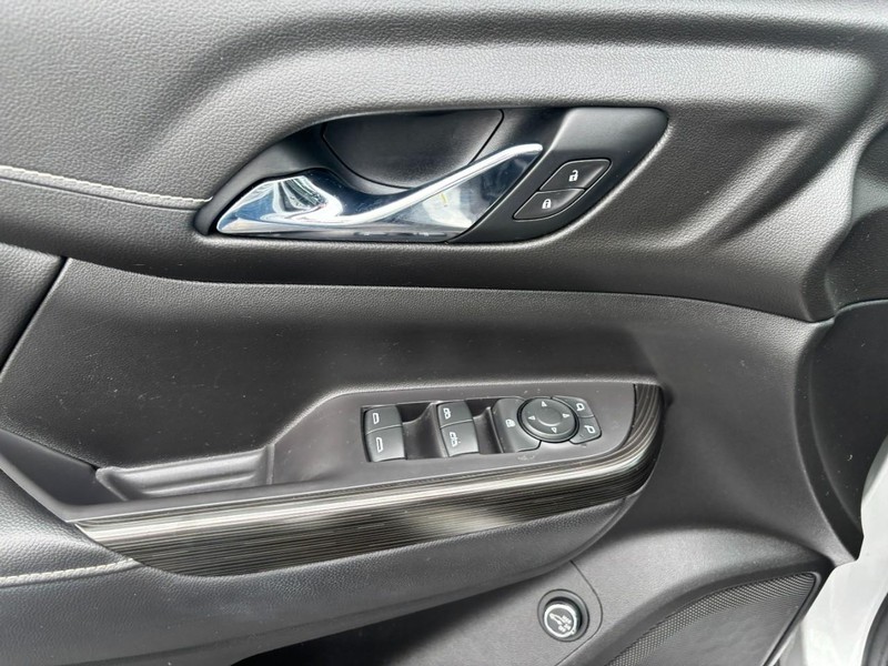 GMC Acadia Vehicle Image 09