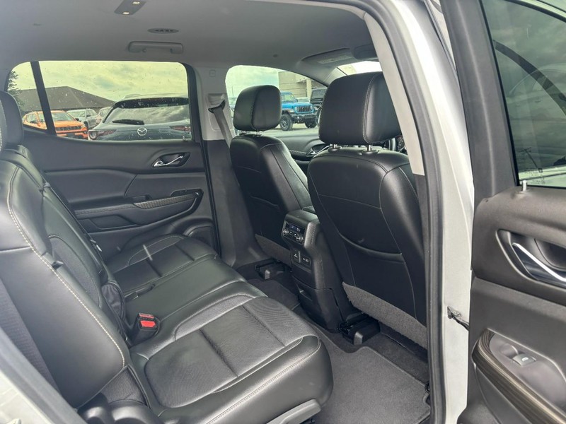 GMC Acadia Vehicle Image 12