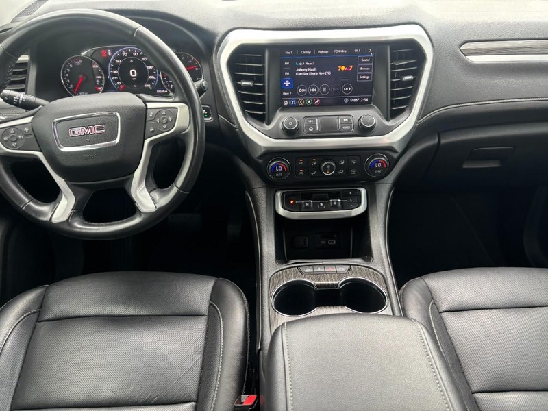 GMC Acadia Vehicle Image 13