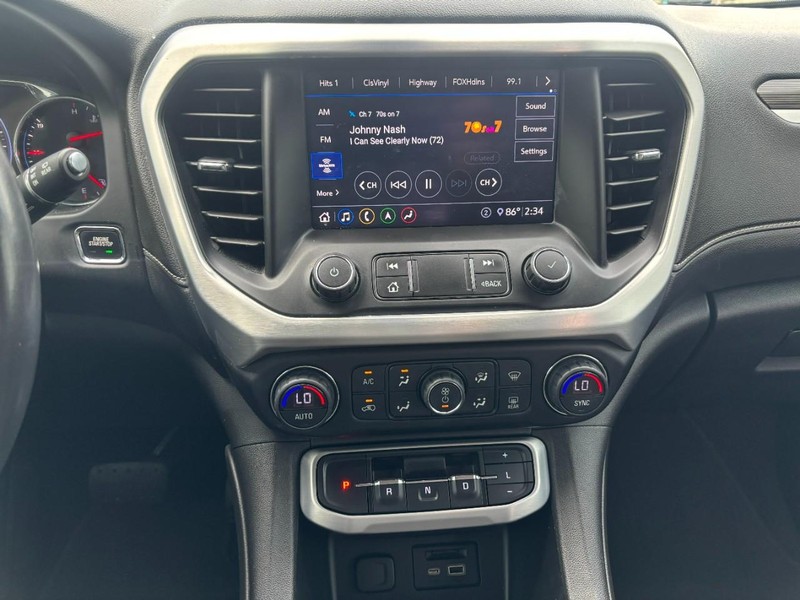 GMC Acadia Vehicle Image 15