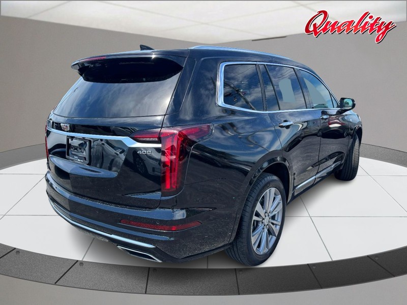 Cadillac XT6 Vehicle Full-screen Gallery Image 03
