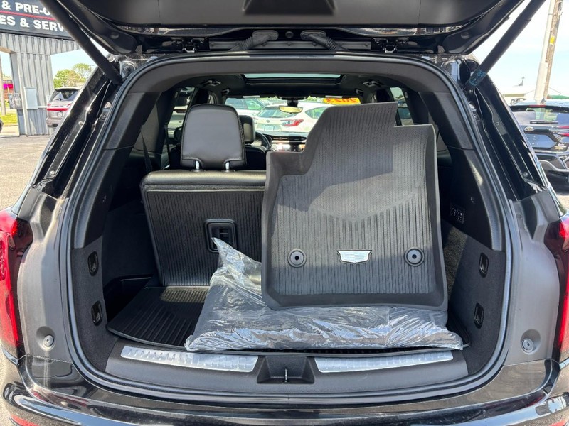 Cadillac XT6 Vehicle Full-screen Gallery Image 06