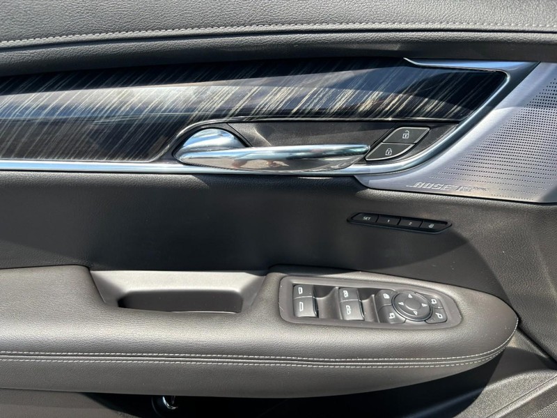 Cadillac XT6 Vehicle Full-screen Gallery Image 09