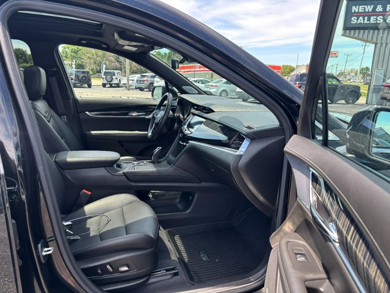 Cadillac XT6 Vehicle Full-screen Gallery Image 11
