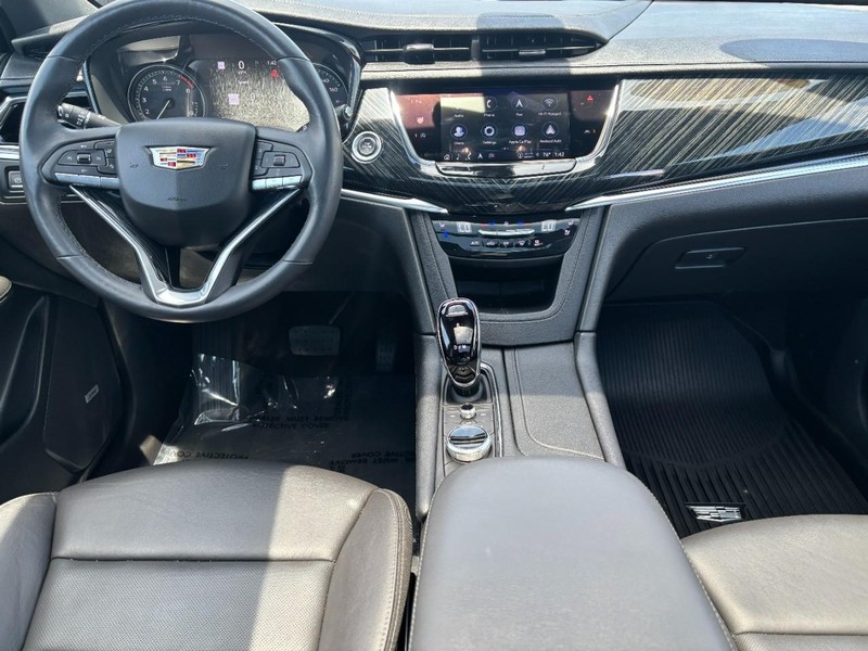 Cadillac XT6 Vehicle Full-screen Gallery Image 13