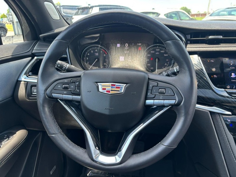 Cadillac XT6 Vehicle Full-screen Gallery Image 14