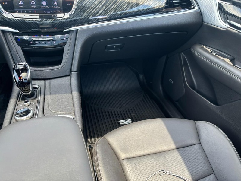 Cadillac XT6 Vehicle Full-screen Gallery Image 16