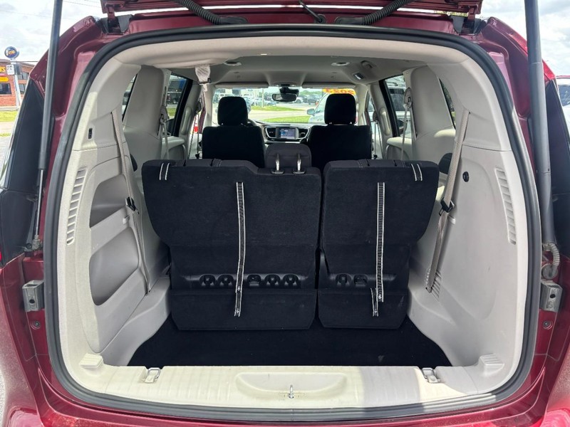 Chrysler Voyager Vehicle Image 06