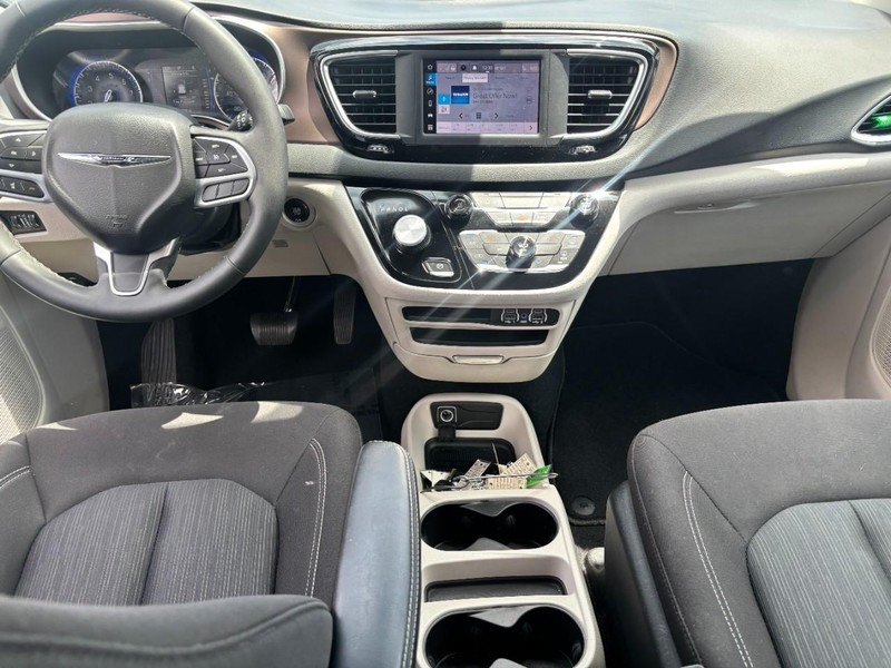 Chrysler Voyager Vehicle Image 12