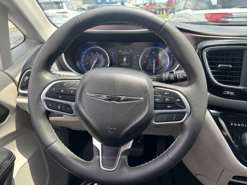 Chrysler Voyager Vehicle Image 13