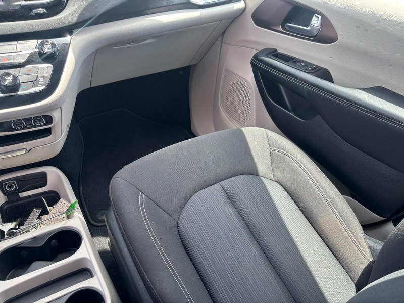 Chrysler Voyager Vehicle Image 15