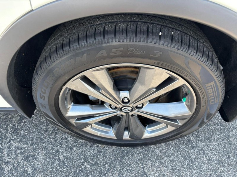 Nissan Murano Vehicle Image 07