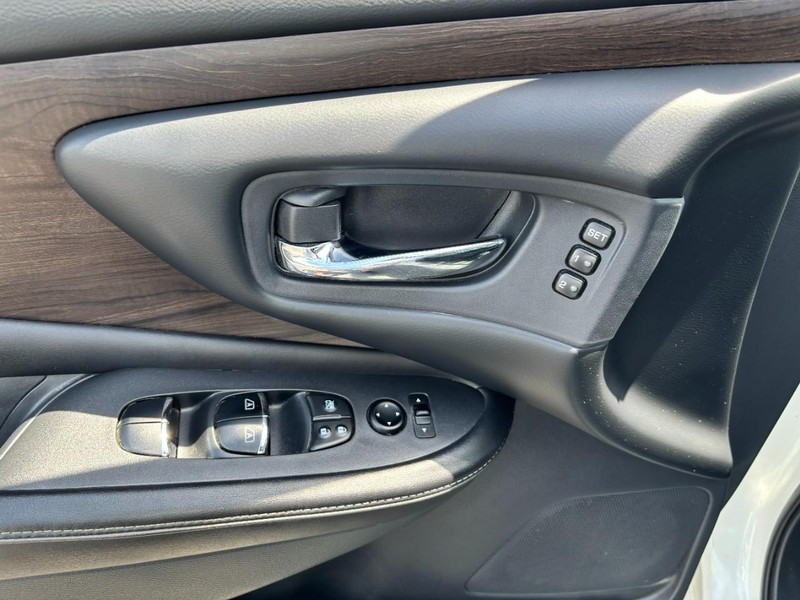 Nissan Murano Vehicle Image 09