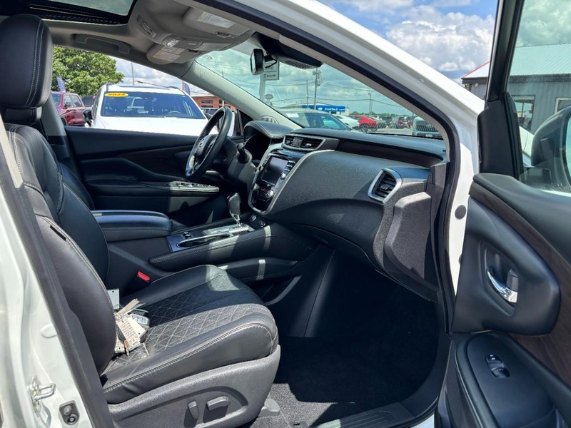 Nissan Murano Vehicle Image 11