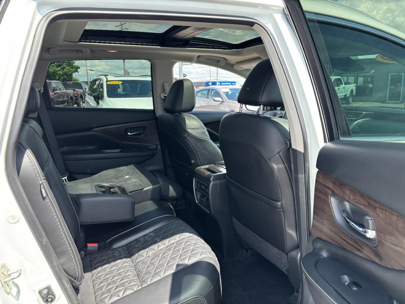 Nissan Murano Vehicle Image 12