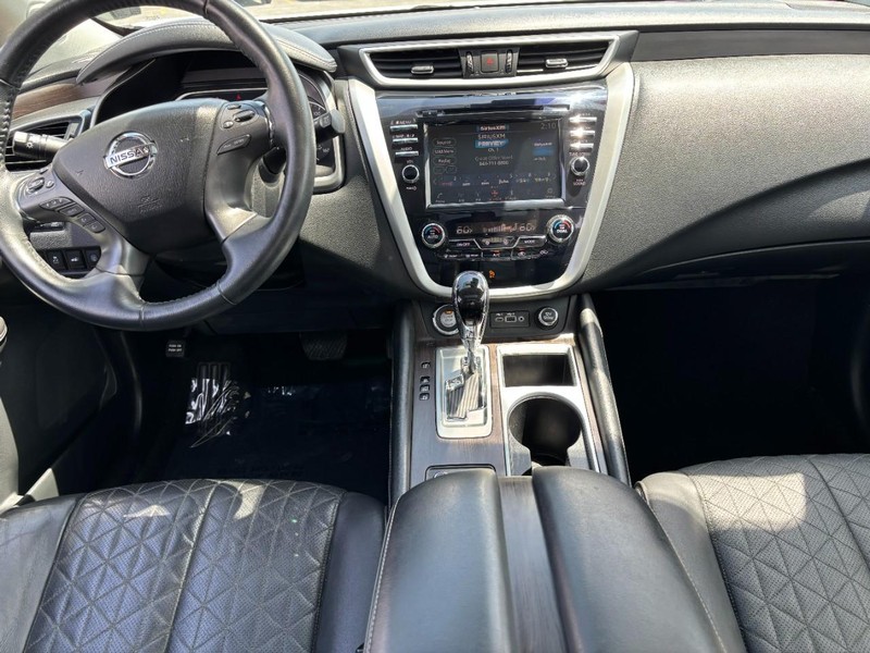 Nissan Murano Vehicle Image 13