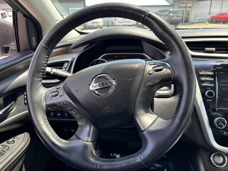 Nissan Murano Vehicle Image 14