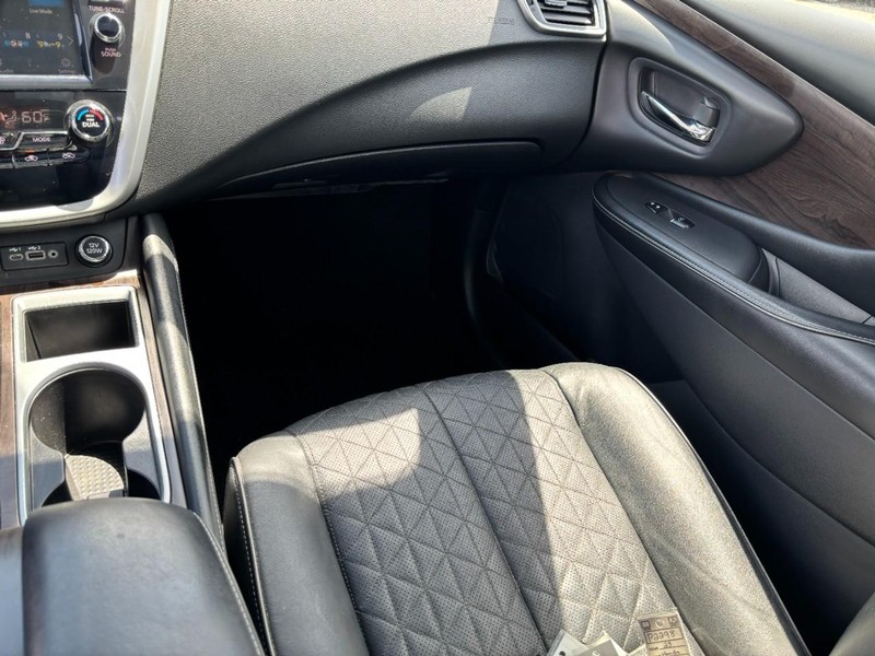 Nissan Murano Vehicle Image 16