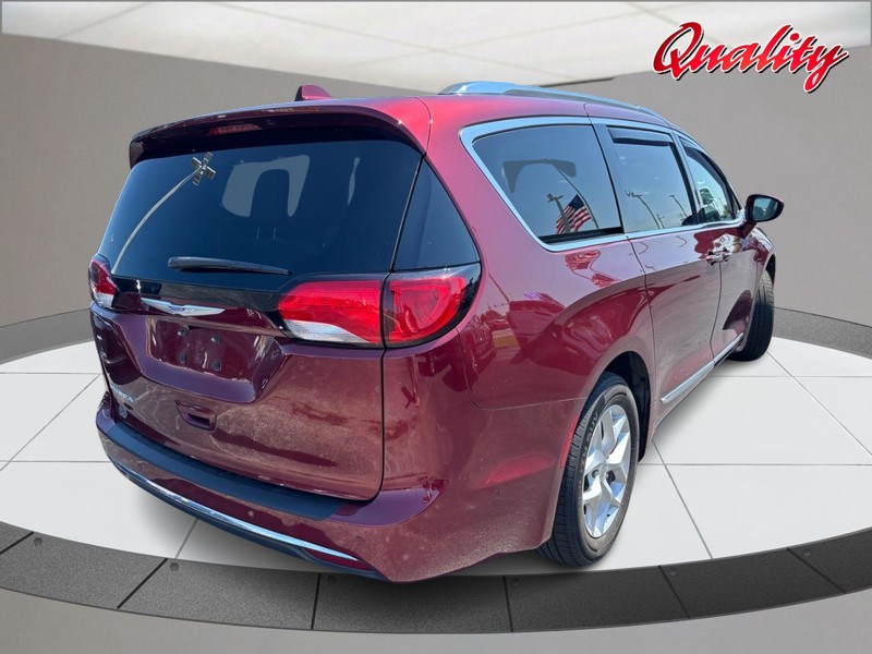 Chrysler Pacifica Vehicle Image 03
