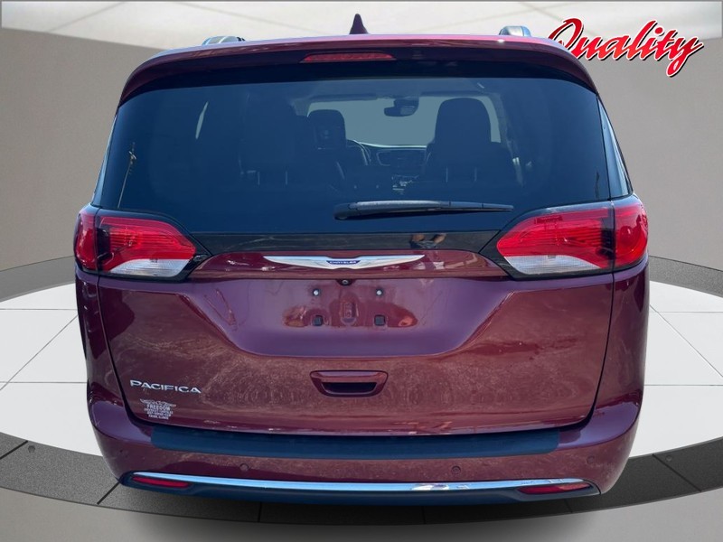 Chrysler Pacifica Vehicle Image 04