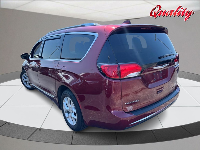 Chrysler Pacifica Vehicle Image 05