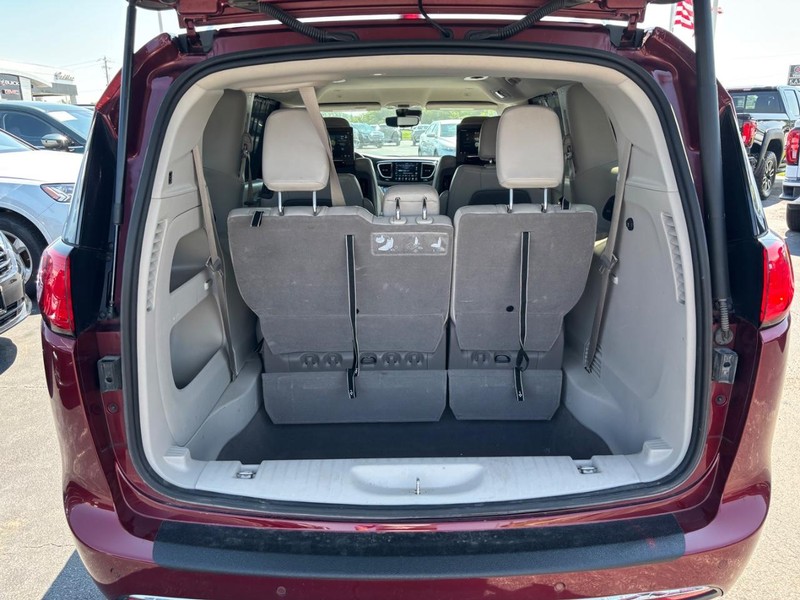 Chrysler Pacifica Vehicle Image 06