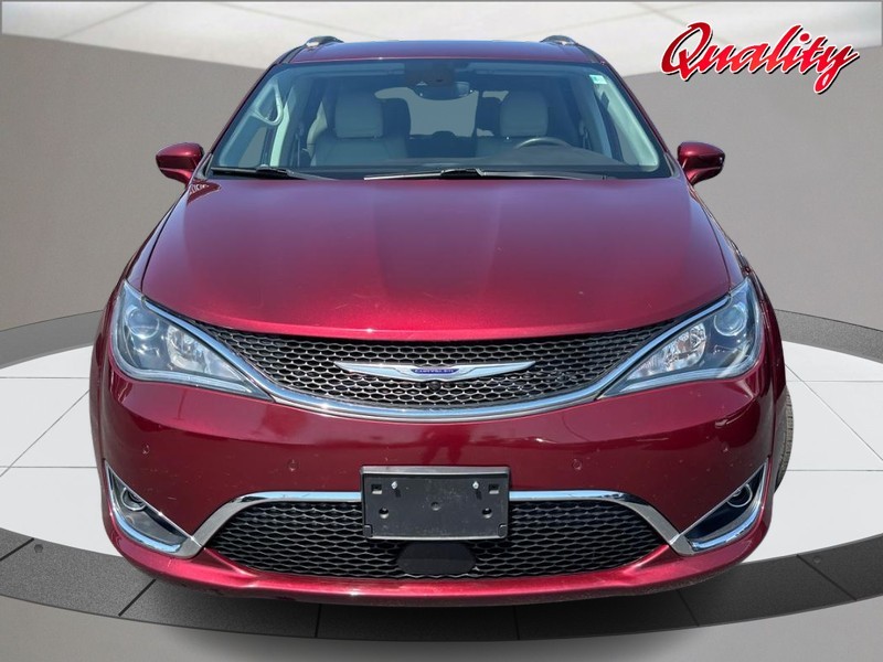 Chrysler Pacifica Vehicle Image 10