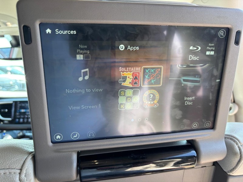 Chrysler Pacifica Vehicle Image 13