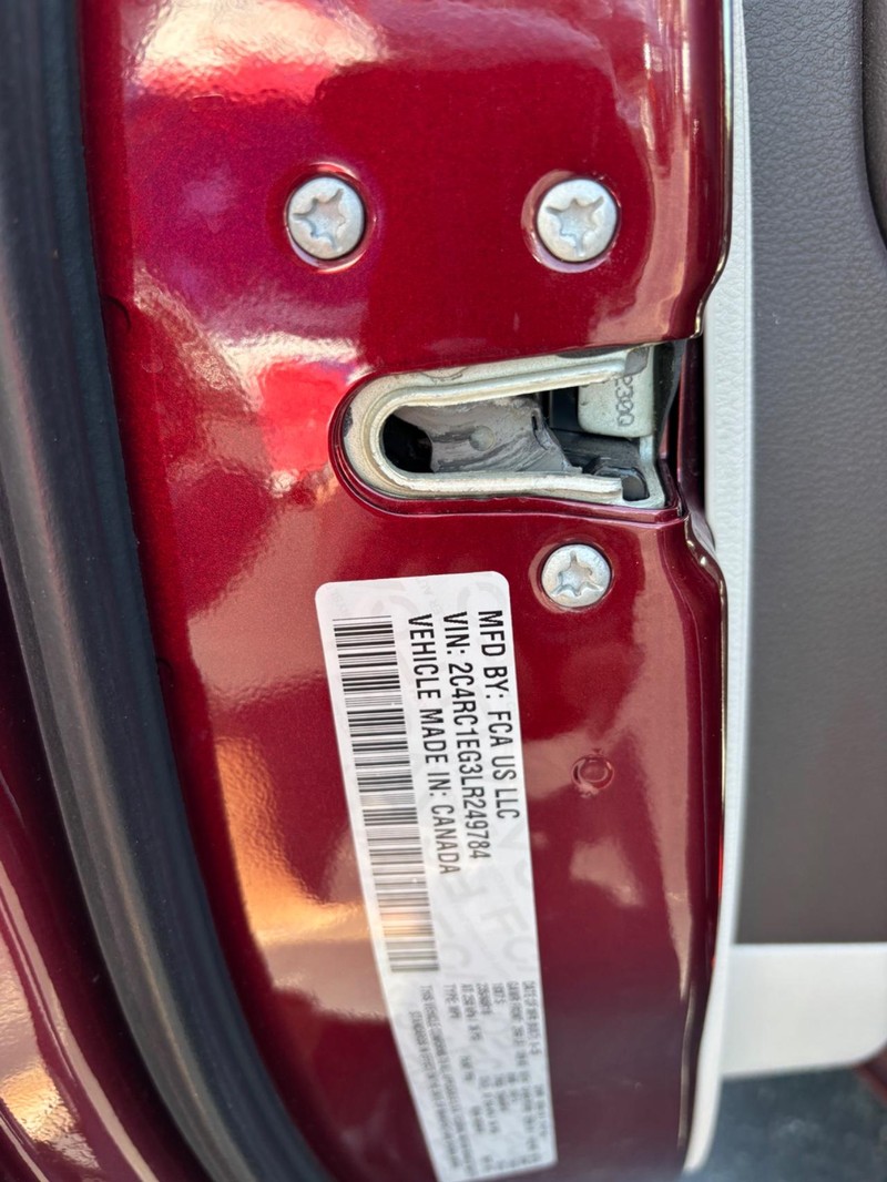 Chrysler Pacifica Vehicle Image 18