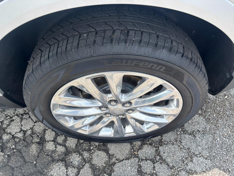 Cadillac XT5 Vehicle Image 07