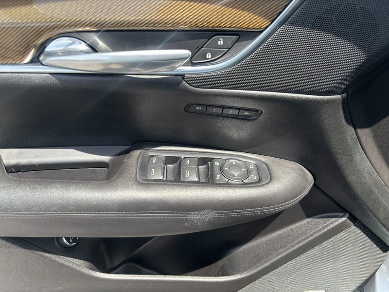 Cadillac XT5 Vehicle Image 09