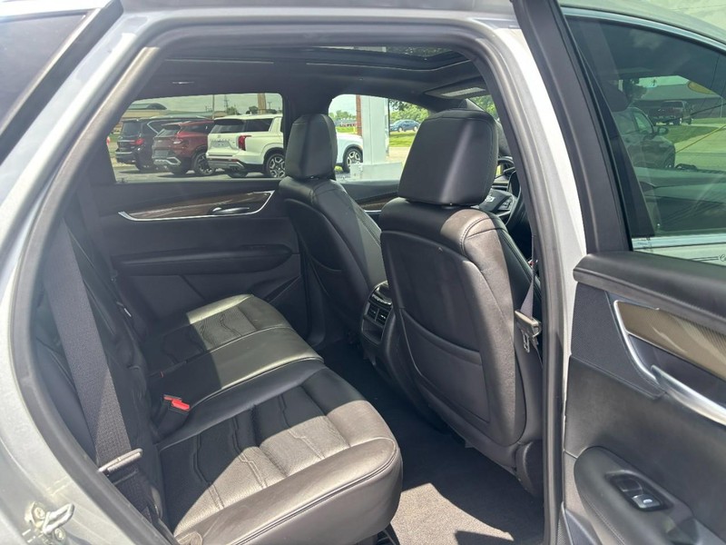 Cadillac XT5 Vehicle Image 12