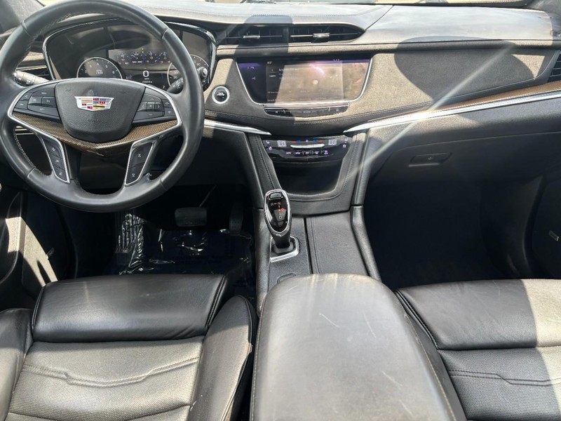 Cadillac XT5 Vehicle Image 13