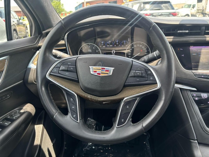 Cadillac XT5 Vehicle Image 14