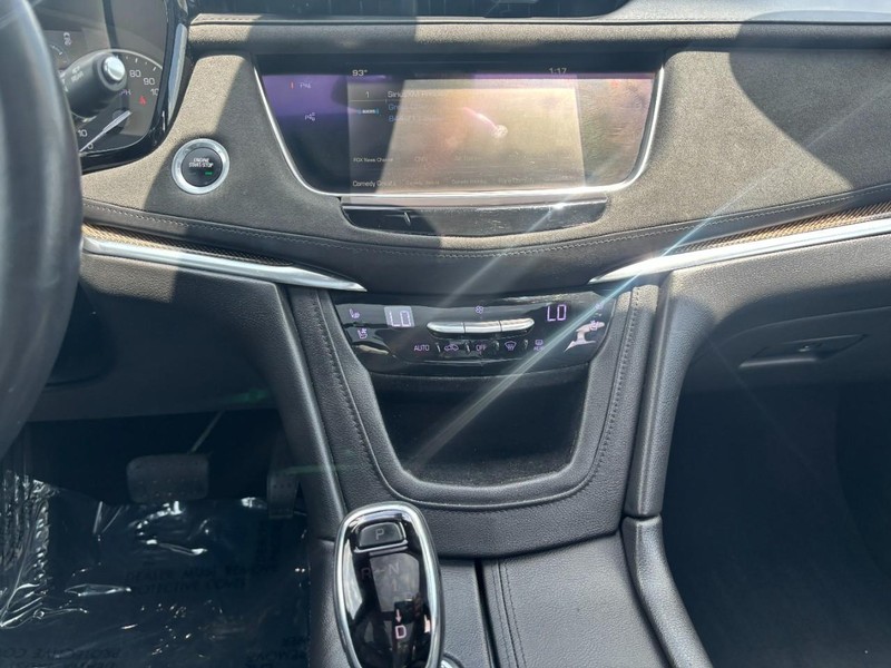 Cadillac XT5 Vehicle Image 15