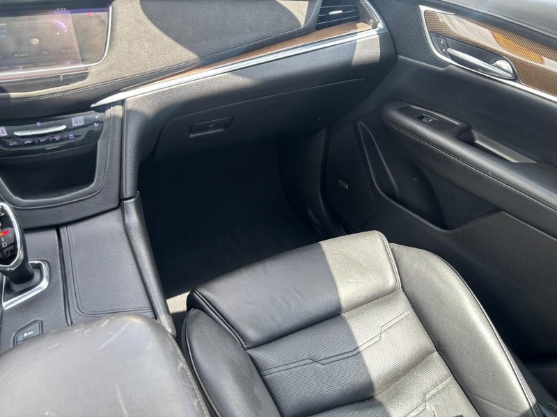 Cadillac XT5 Vehicle Image 16