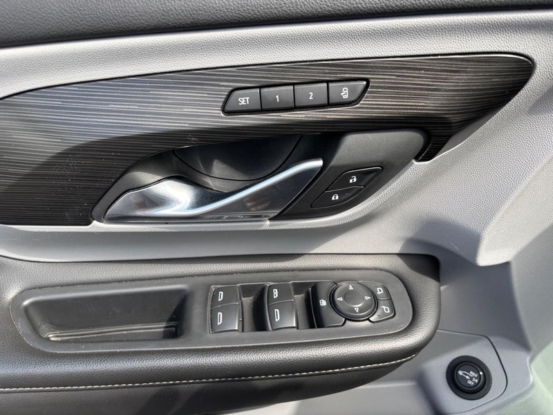 GMC Terrain Vehicle Image 09