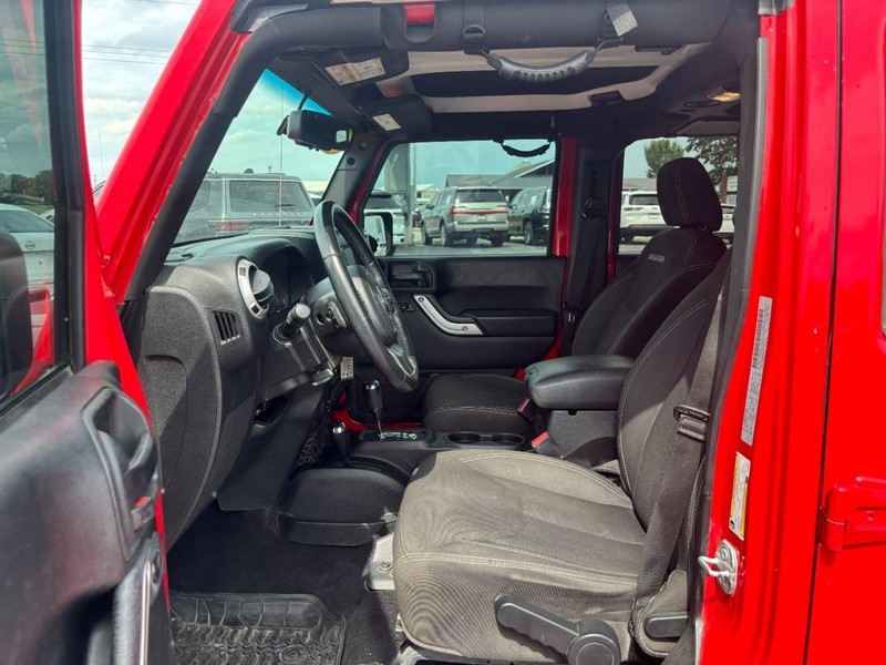 Jeep Wrangler JK Unlimited Vehicle Image 08