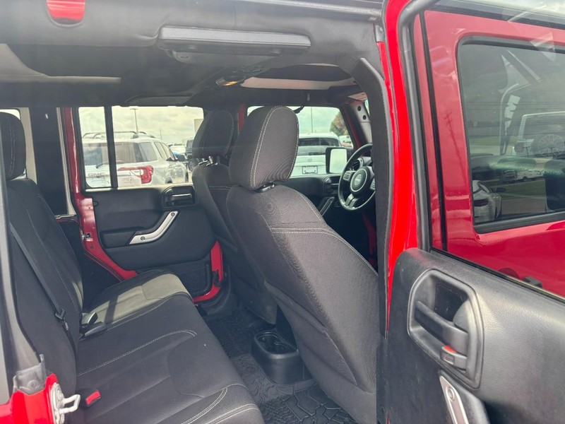 Jeep Wrangler JK Unlimited Vehicle Image 12