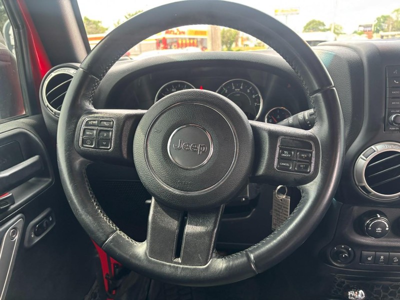 Jeep Wrangler JK Unlimited Vehicle Image 14