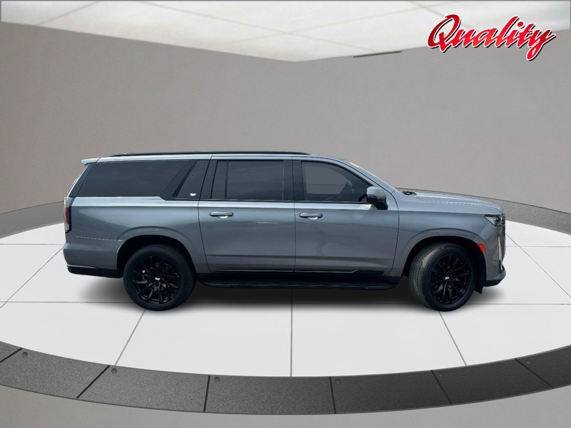 Cadillac Escalade ESV Vehicle Image 02