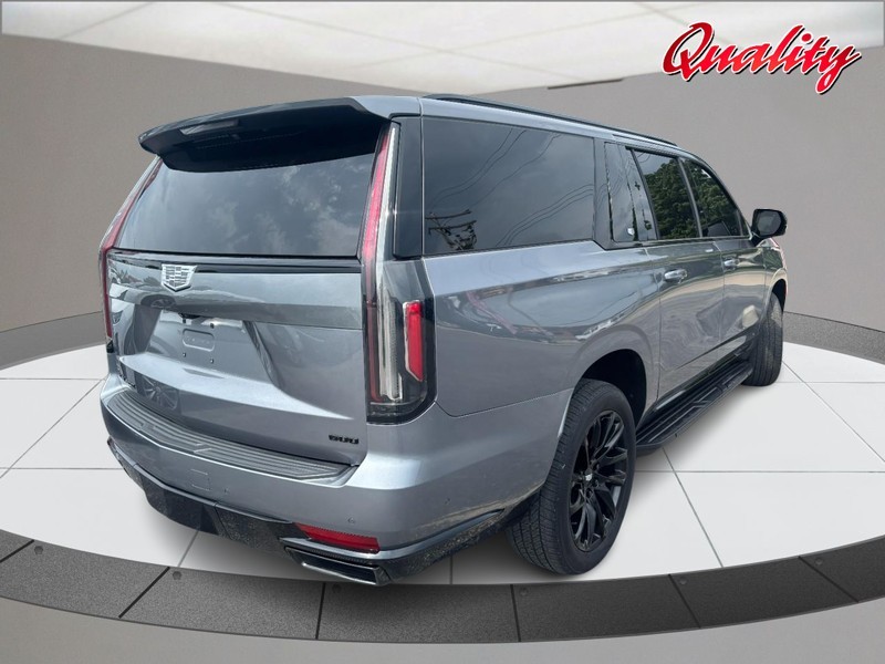 Cadillac Escalade ESV Vehicle Image 03