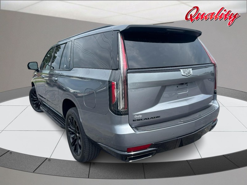 Cadillac Escalade ESV Vehicle Image 05