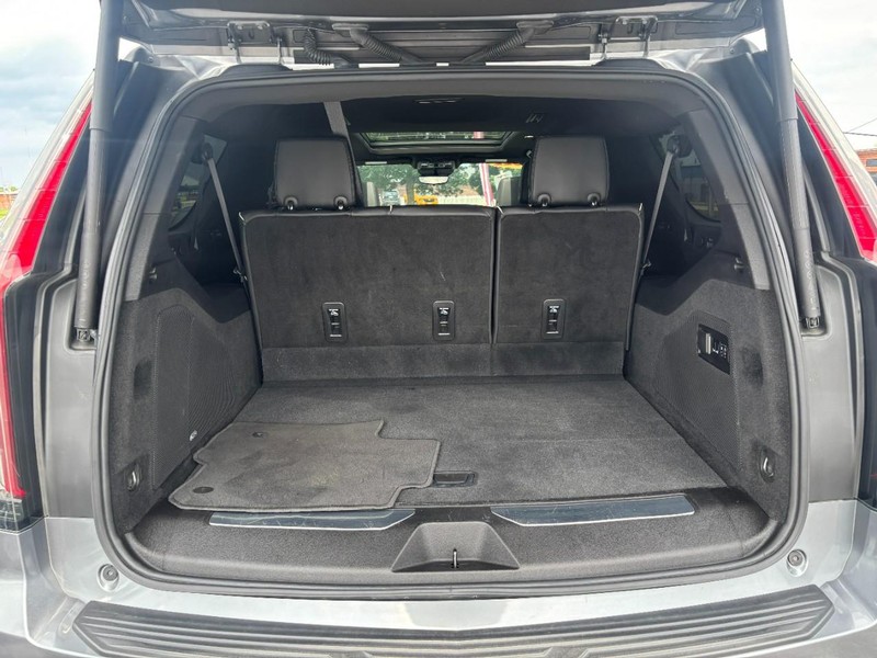 Cadillac Escalade ESV Vehicle Image 06