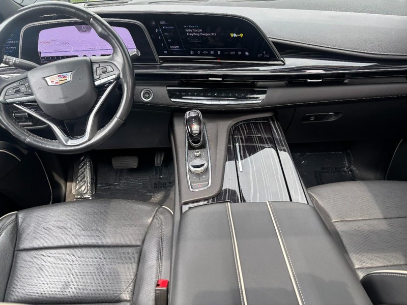 Cadillac Escalade ESV Vehicle Image 13