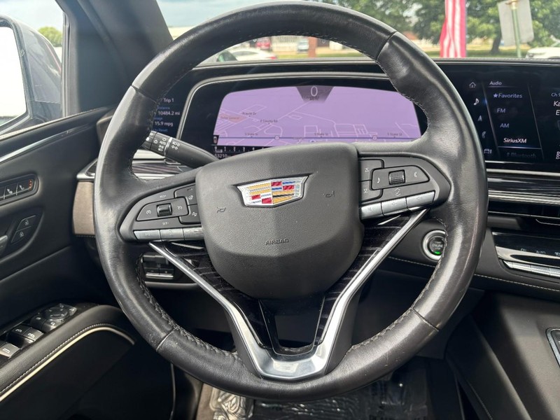 Cadillac Escalade ESV Vehicle Image 14