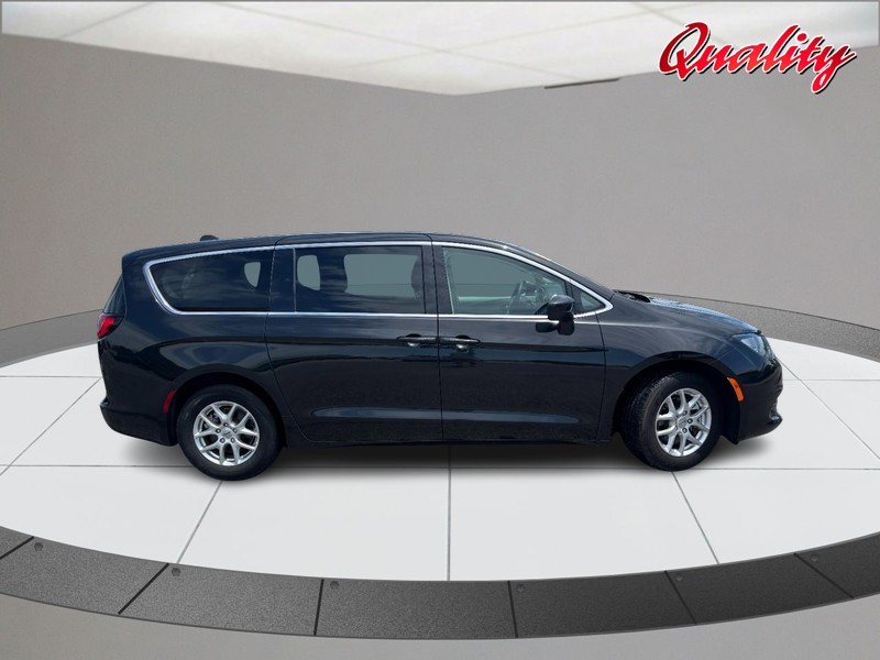 Chrysler Voyager Vehicle Image 02