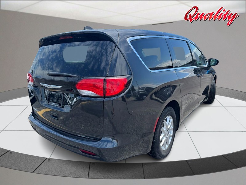 Chrysler Voyager Vehicle Image 03