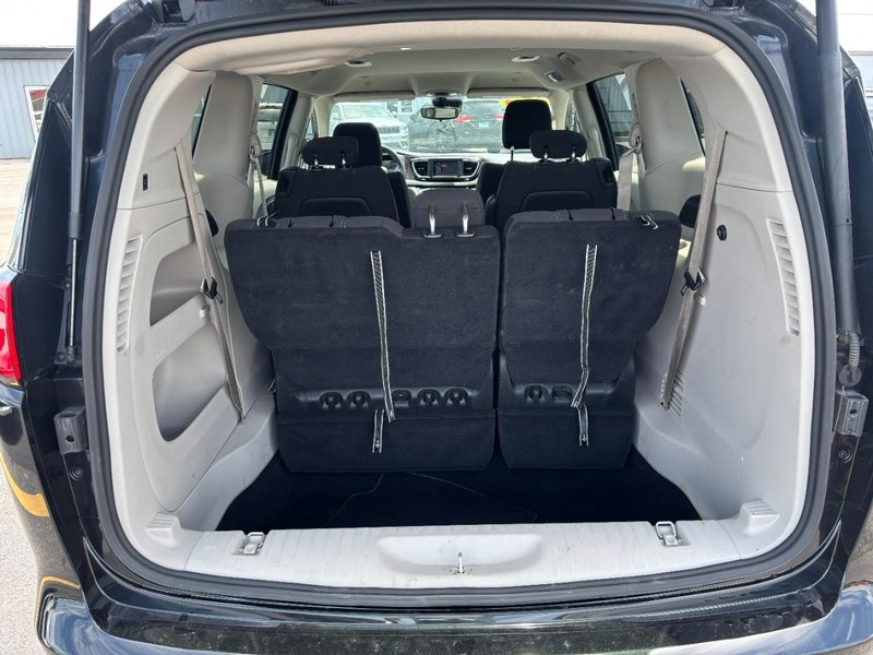 Chrysler Voyager Vehicle Image 06