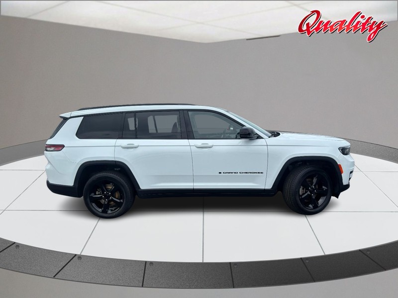 Jeep Grand Cherokee L Vehicle Image 02